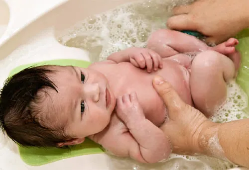 Bathe-your-baby-regularly-479779