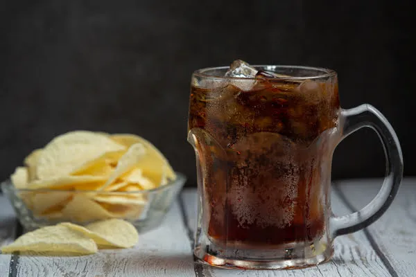 Drinks-that-contain-pop-and-caffeine-can-make-it-extreme-to-consider